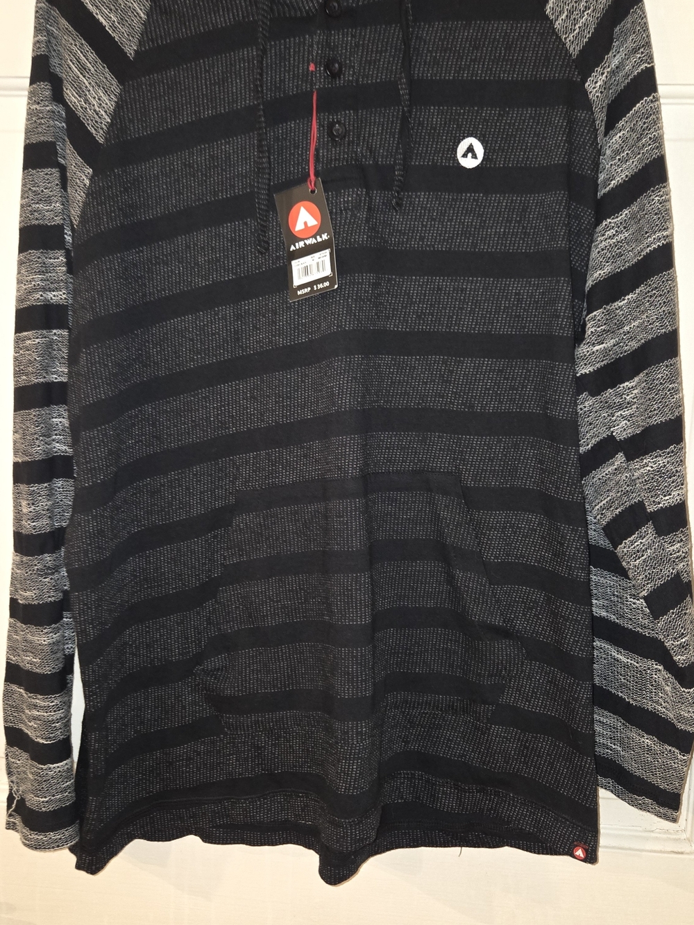 Airwalk Men’s Black & Gray Striped Henley Pullover
